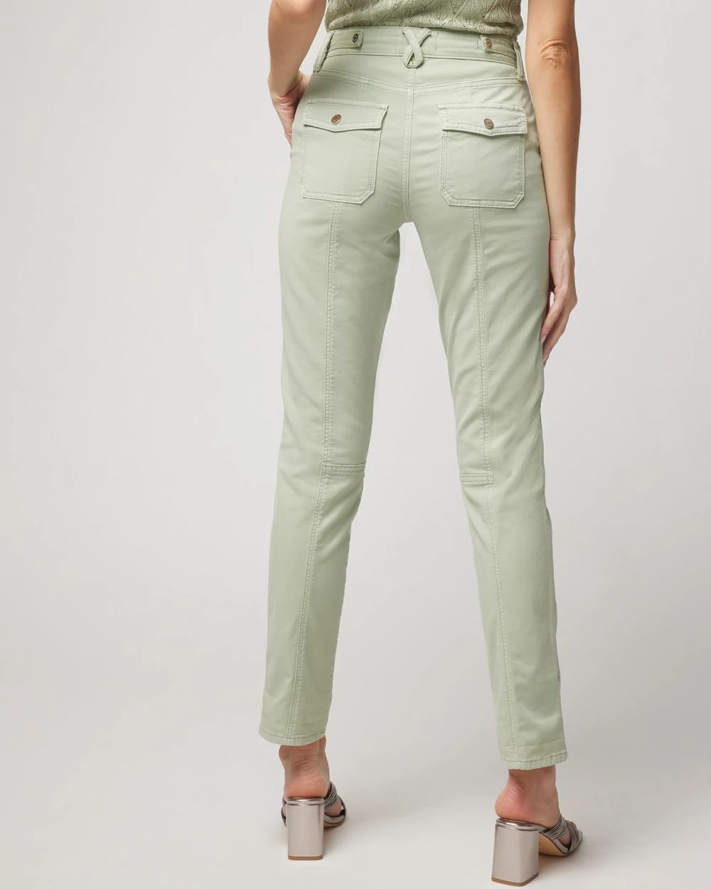 Mid-Rise Pret-A-Pedi Crop Pants