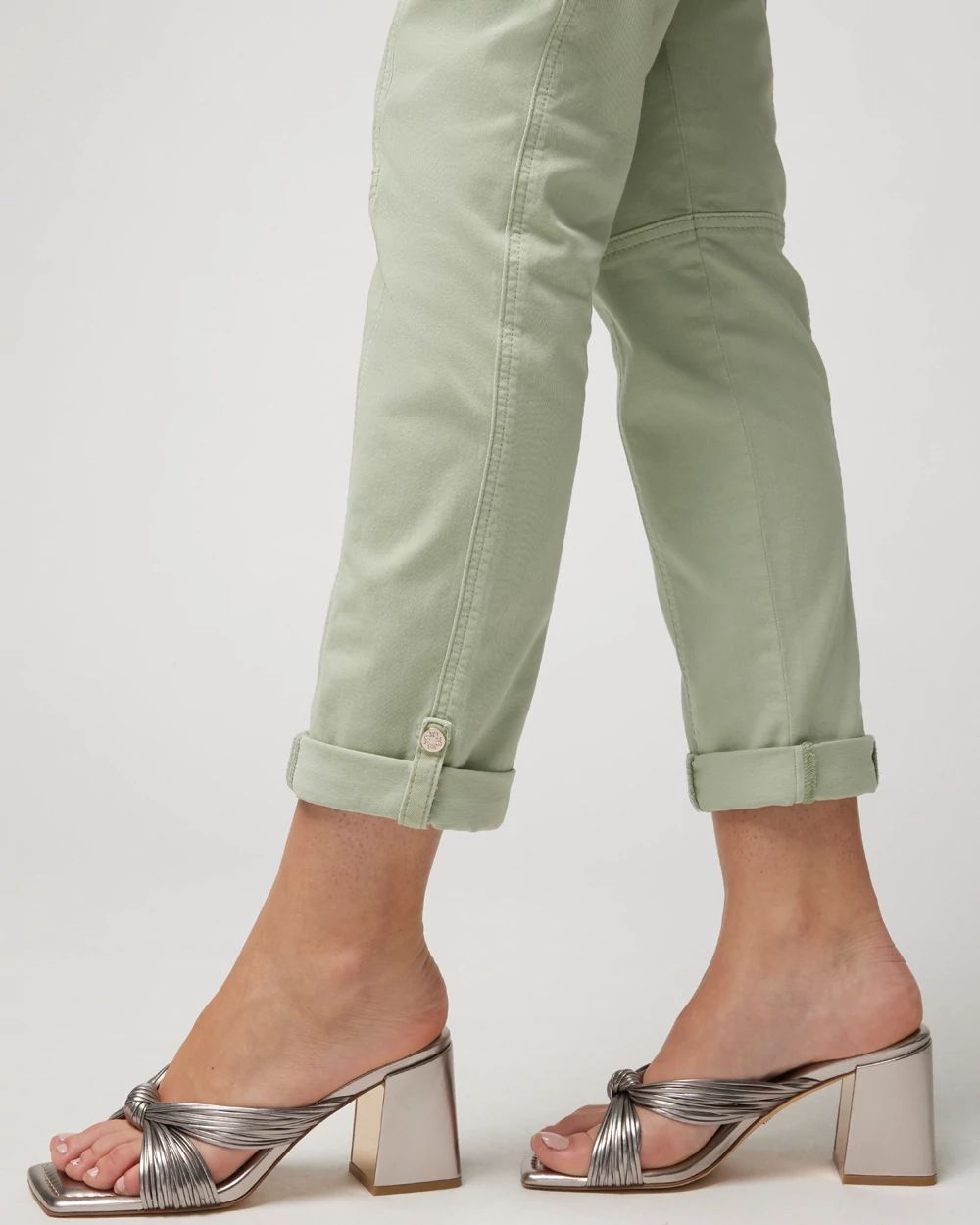 Mid-Rise Pret-A-Pedi Crop Pants